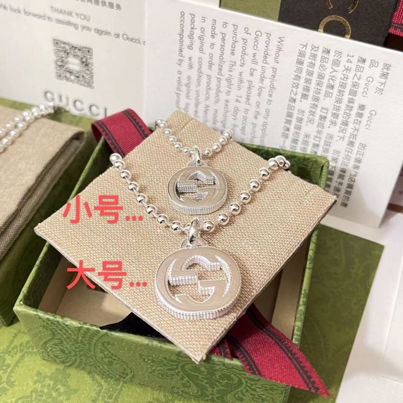 G*u*i necklaces